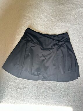 Black athletic tennis skirt with built-in shorts 🖤
